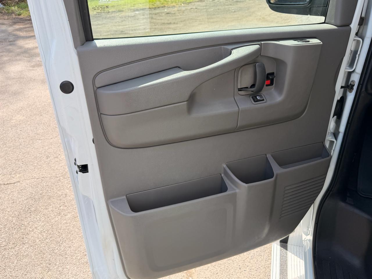 Chevrolet Express Passenger RWD 3500 155" 1LT 2012