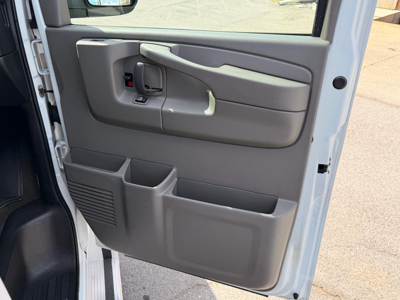 Chevrolet Express Passenger RWD 3500 155" 1LT 2012