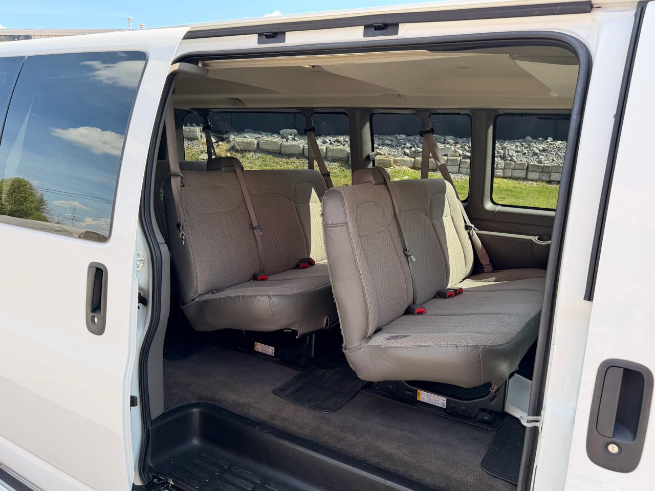 Chevrolet Express Passenger RWD 3500 155" 1LT 2012