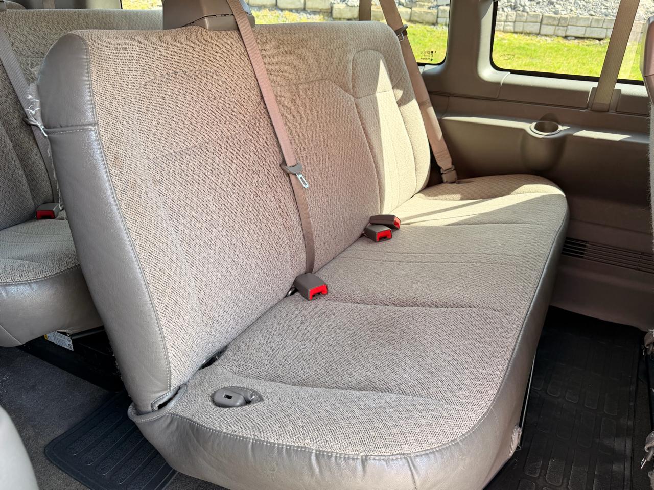 Chevrolet Express Passenger RWD 3500 155" 1LT 2012