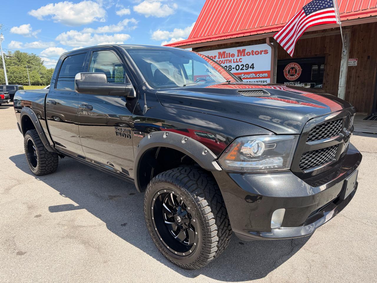 2017 RAM 1500 Night 4x4 Crew Cab 5'7" Box