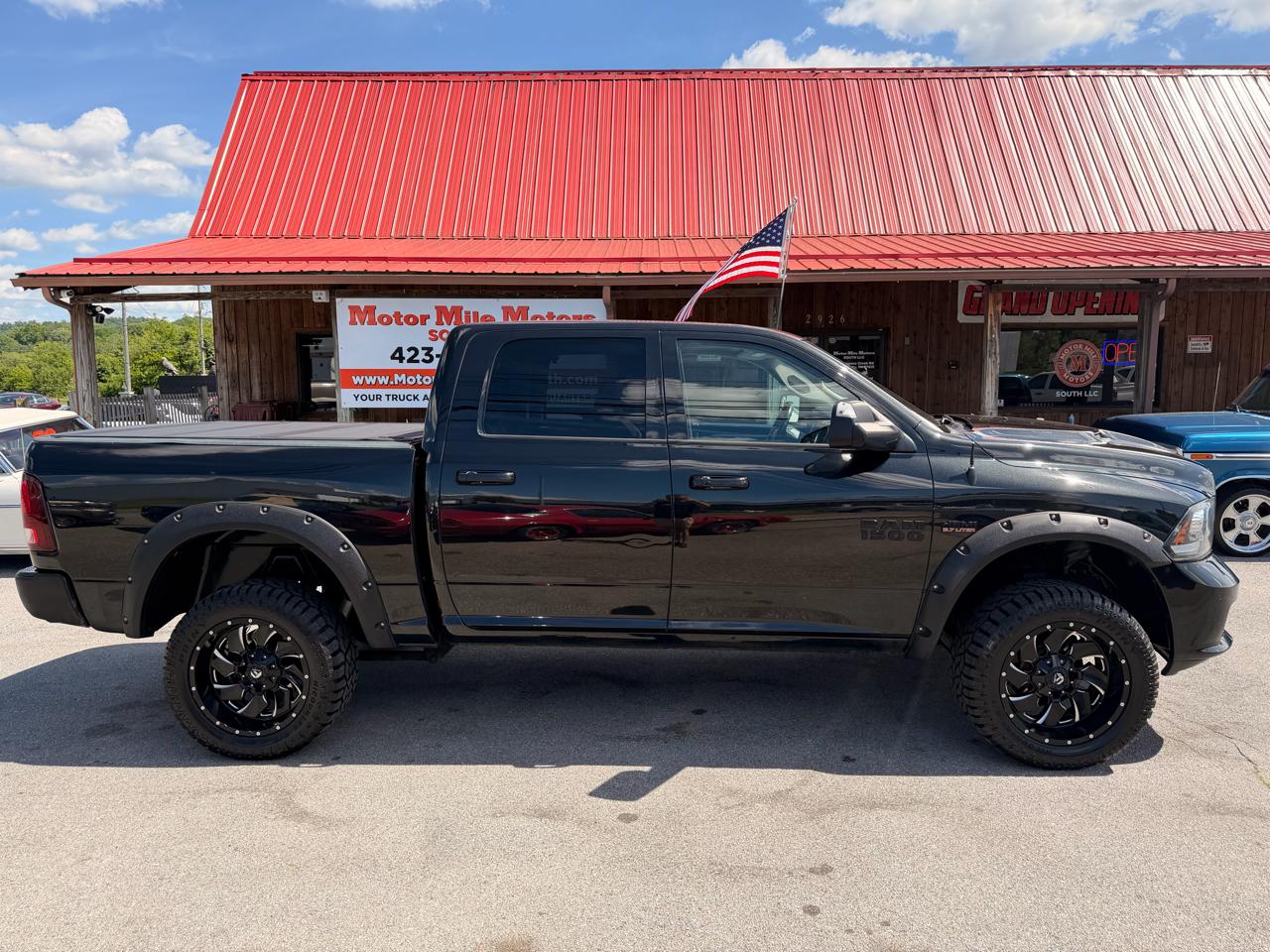 RAM 1500 Night 4x4 Crew Cab 5'7" Box 2017
