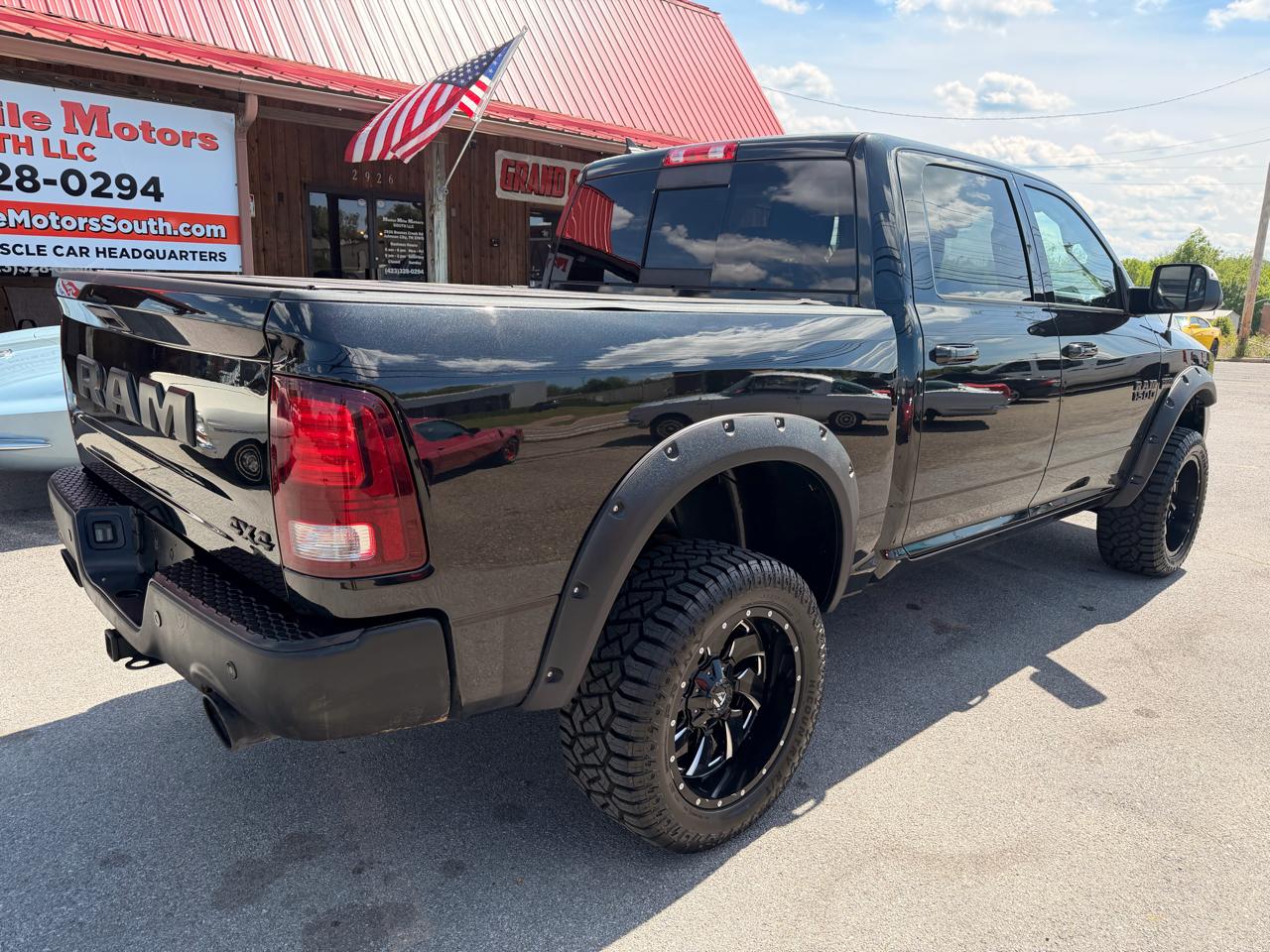 RAM 1500 Night 4x4 Crew Cab 5'7" Box 2017