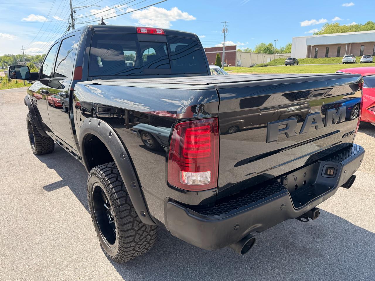 RAM 1500 Night 4x4 Crew Cab 5'7" Box 2017