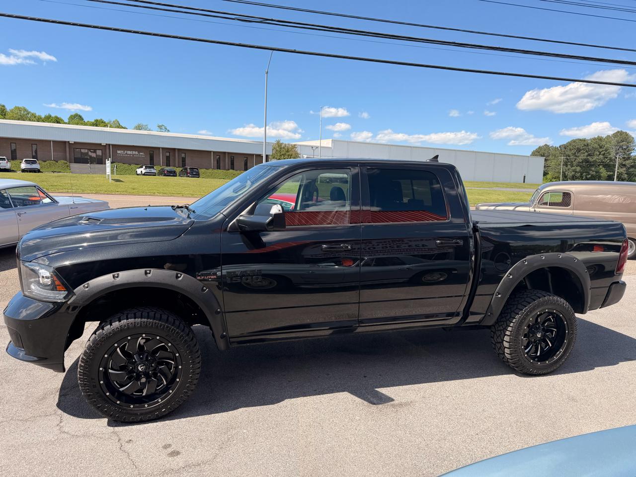 RAM 1500 Night 4x4 Crew Cab 5'7" Box 2017