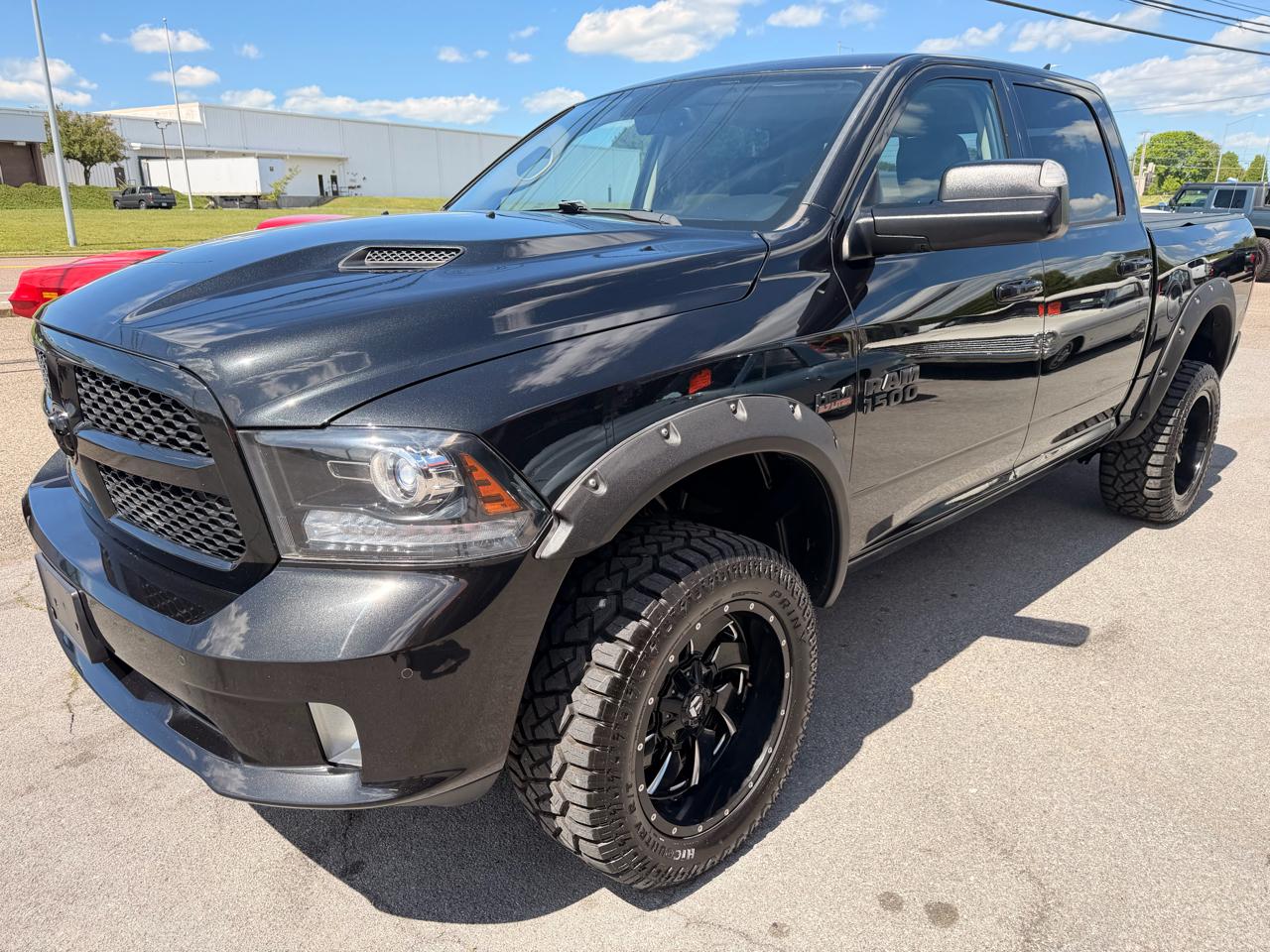 RAM 1500 Night 4x4 Crew Cab 5'7" Box 2017