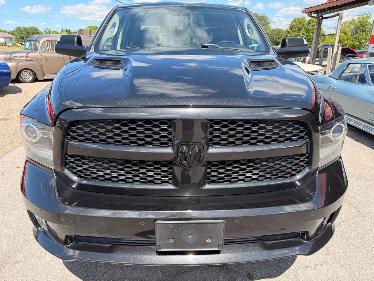 RAM 1500 Night 4x4 Crew Cab 5'7" Box 2017