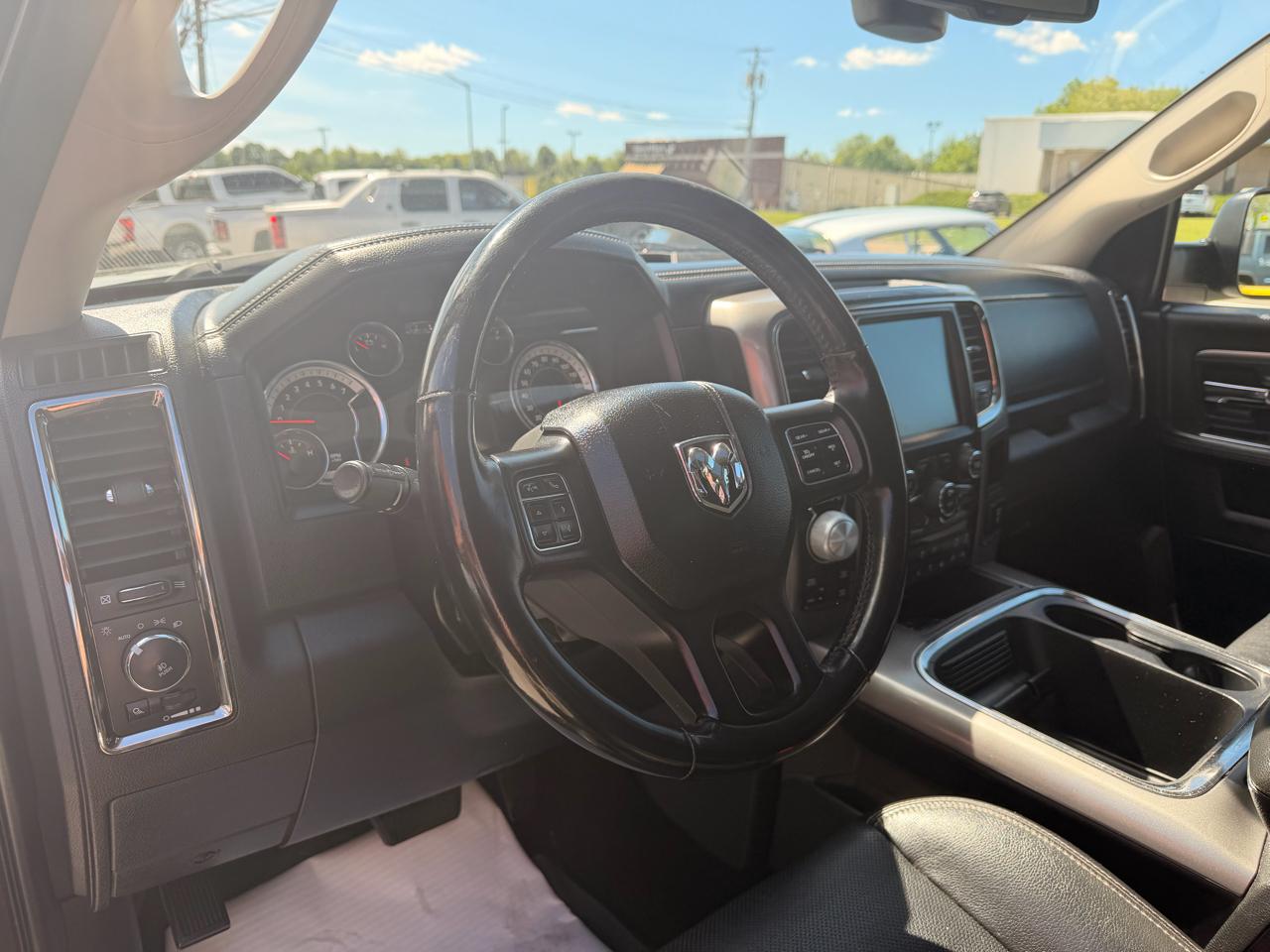 RAM 1500 Night 4x4 Crew Cab 5'7" Box 2017