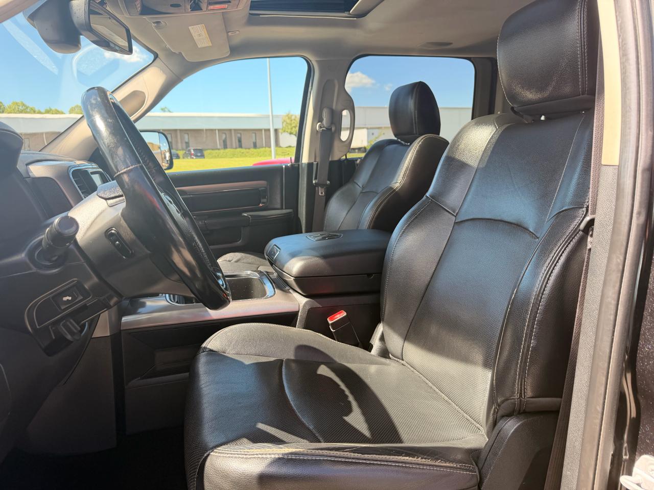 RAM 1500 Night 4x4 Crew Cab 5'7" Box 2017