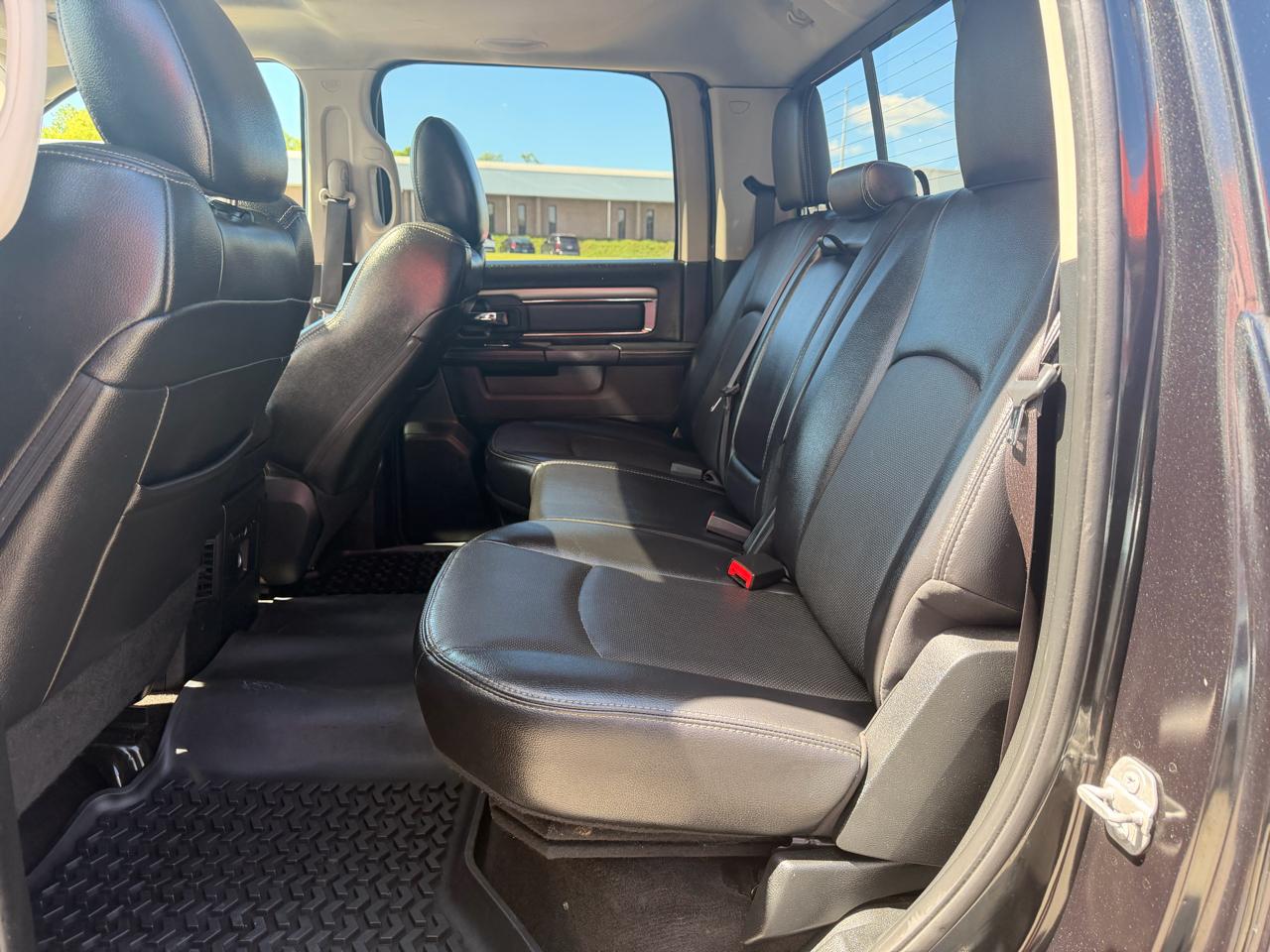 RAM 1500 Night 4x4 Crew Cab 5'7" Box 2017