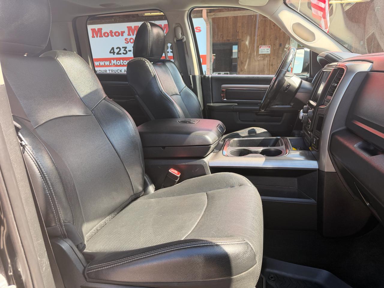 RAM 1500 Night 4x4 Crew Cab 5'7" Box 2017