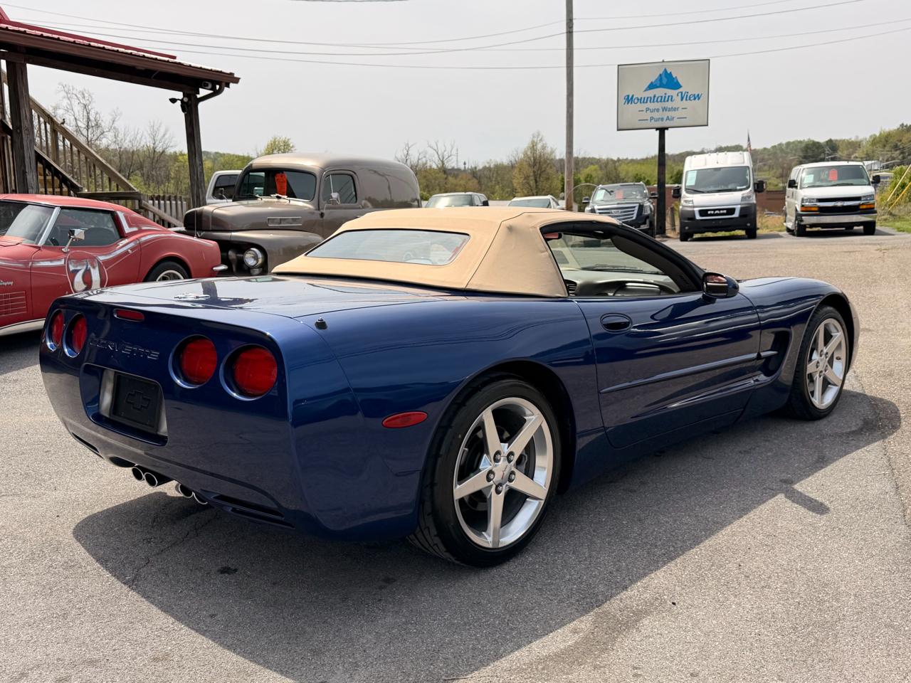 Chevrolet Corvette 2dr Convertible 2004