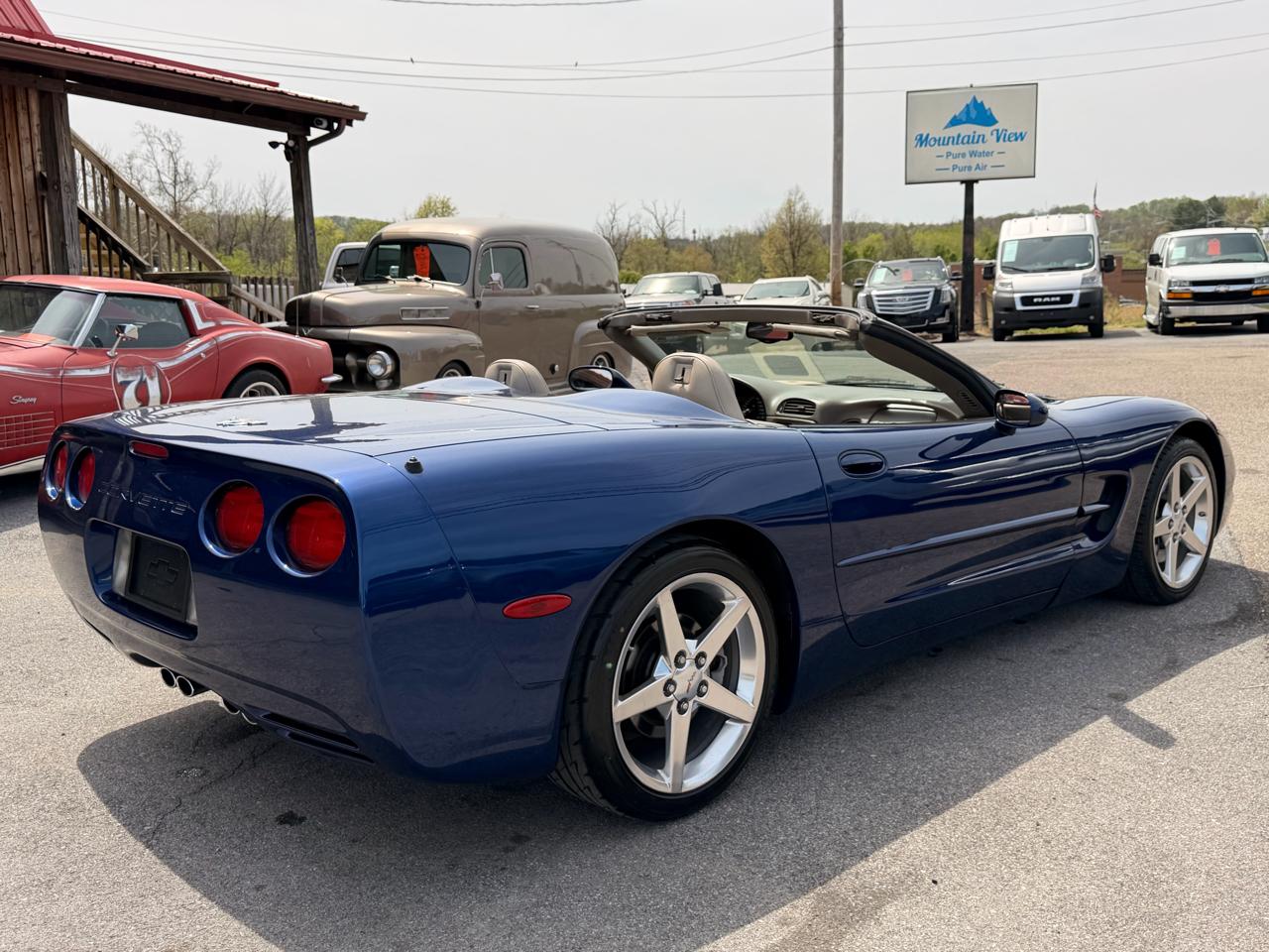 Chevrolet Corvette 2dr Convertible 2004