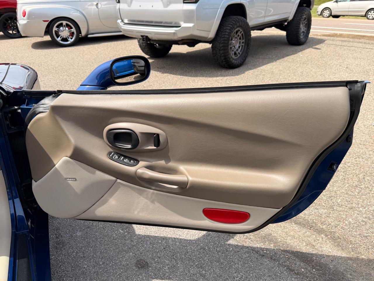 Chevrolet Corvette 2dr Convertible 2004