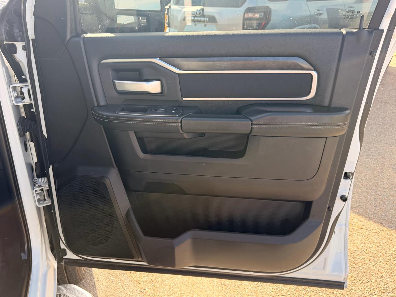 RAM 2500 Big Horn 4x4 Crew Cab 6'4" Box 2024