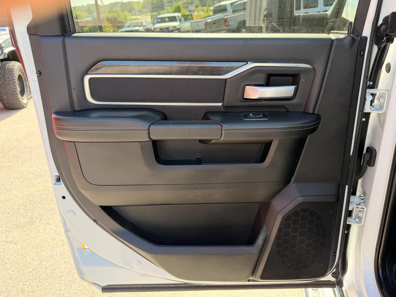 RAM 2500 Big Horn 4x4 Crew Cab 6'4" Box 2024