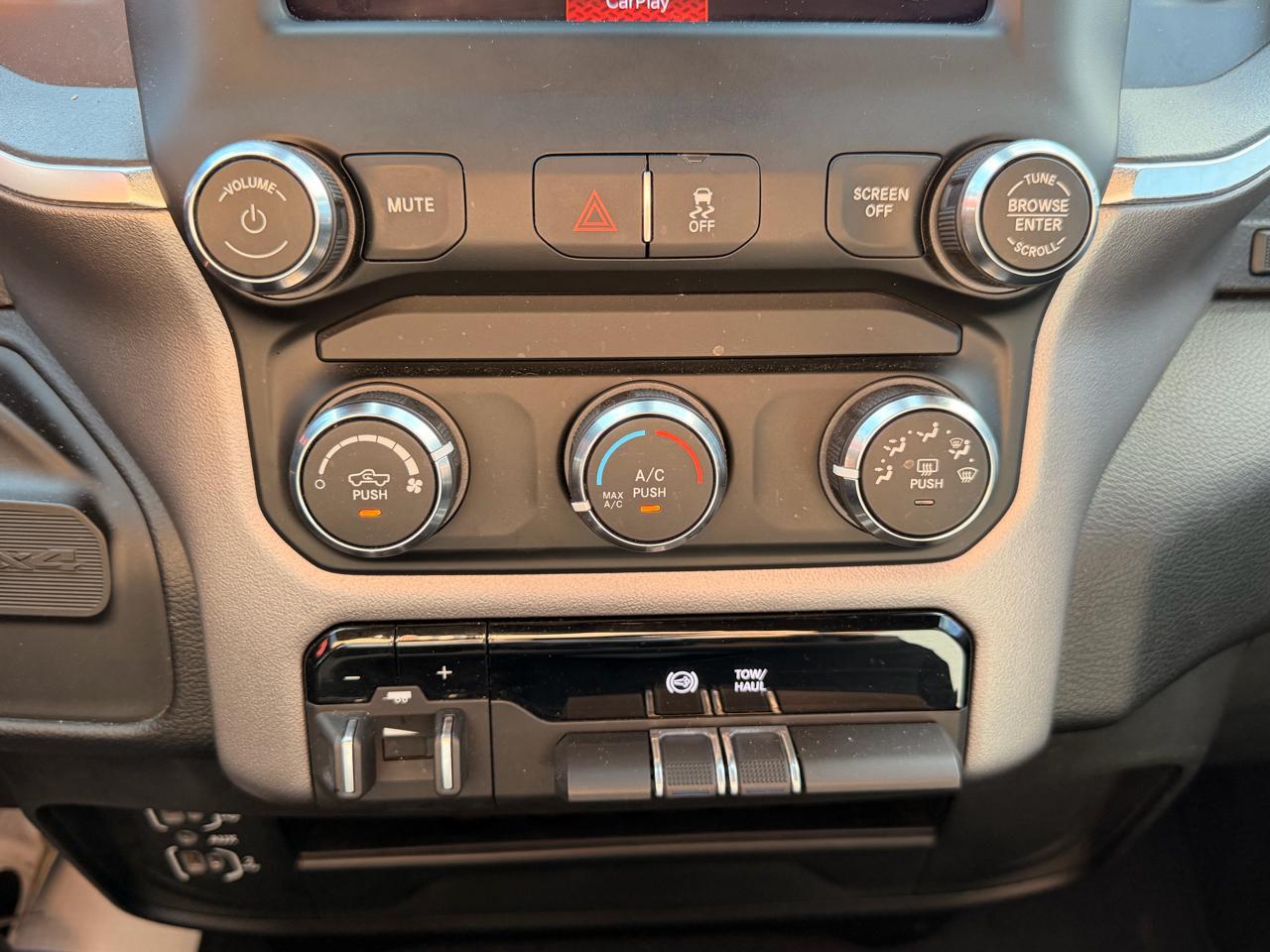 RAM 2500 Big Horn 4x4 Crew Cab 6'4" Box 2024