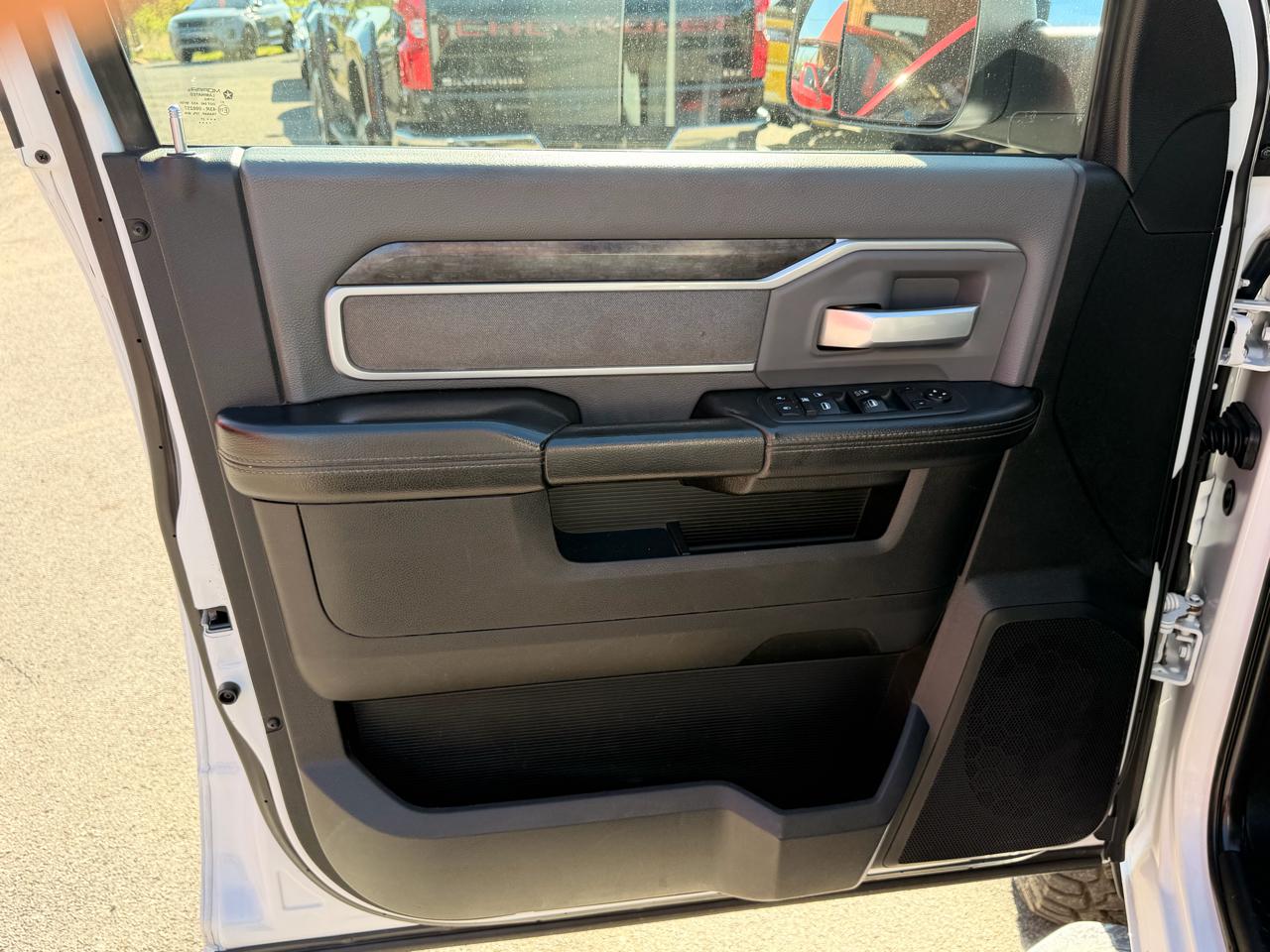 RAM 2500 Big Horn 4x4 Crew Cab 6'4" Box 2021