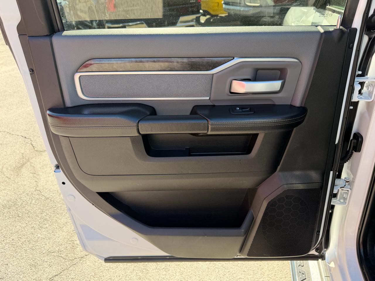 RAM 2500 Big Horn 4x4 Crew Cab 6'4" Box 2021