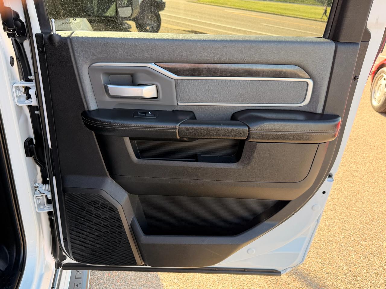 RAM 2500 Big Horn 4x4 Crew Cab 6'4" Box 2021