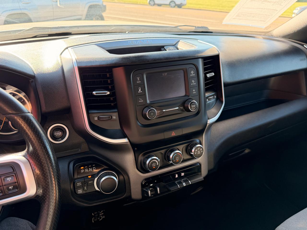 RAM 2500 Big Horn 4x4 Crew Cab 6'4" Box 2021