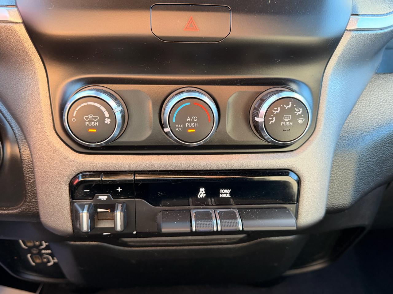 RAM 2500 Big Horn 4x4 Crew Cab 6'4" Box 2021