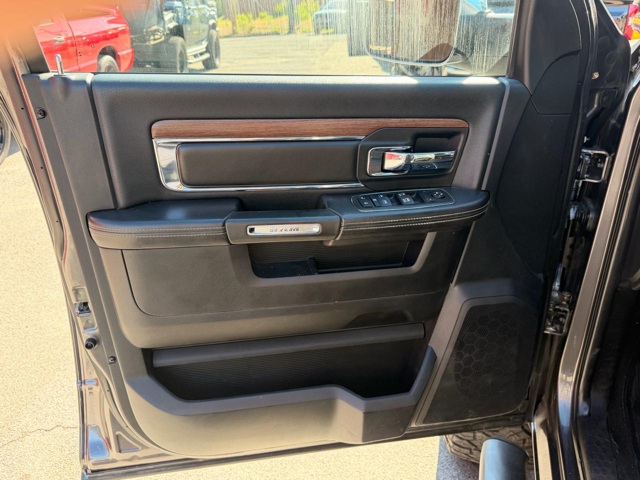 RAM 2500 4WD Mega Cab 160.5" Laramie 2014