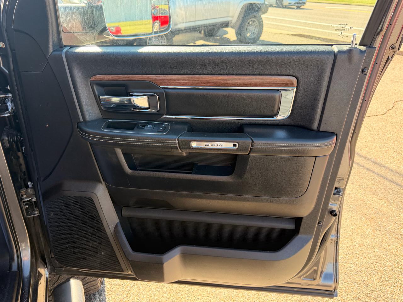 RAM 2500 4WD Mega Cab 160.5" Laramie 2014