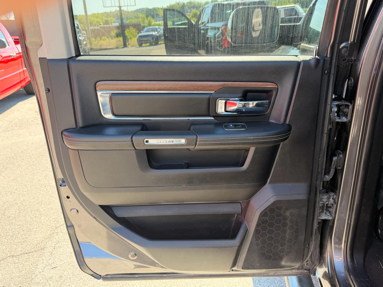 RAM 2500 4WD Mega Cab 160.5" Laramie 2014