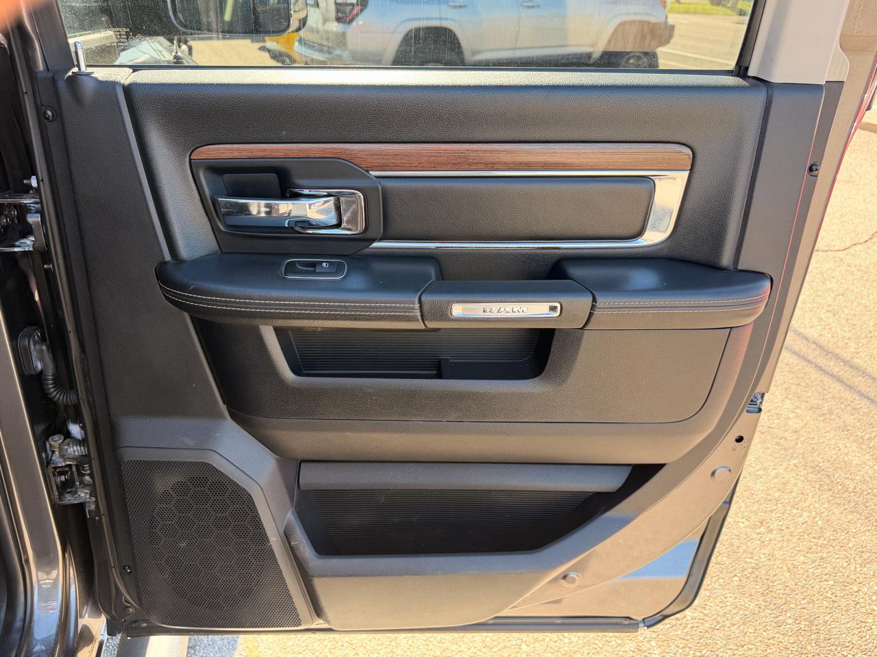 RAM 2500 4WD Mega Cab 160.5" Laramie 2014