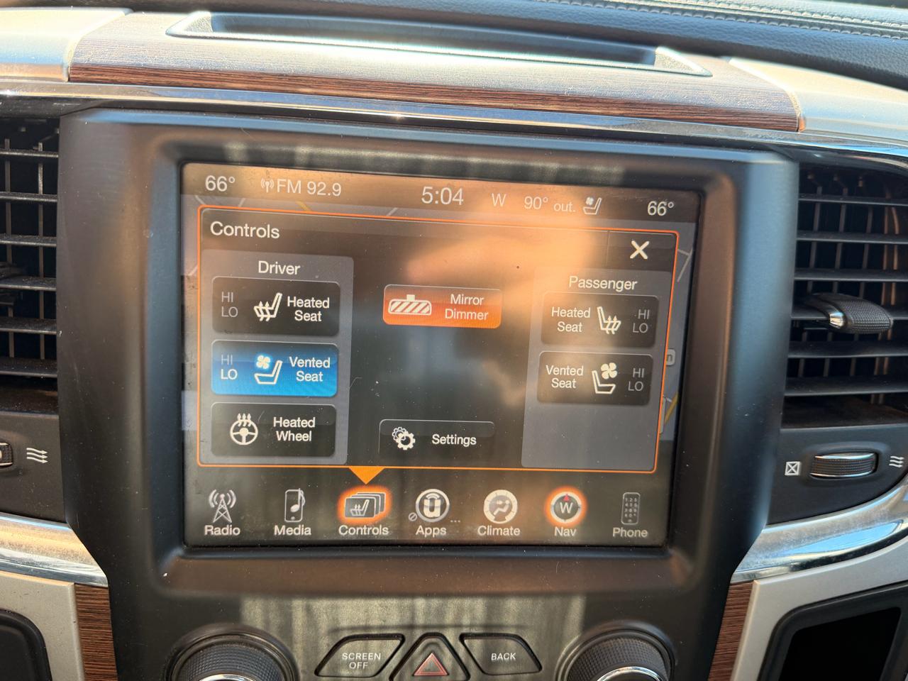 RAM 2500 4WD Mega Cab 160.5" Laramie 2014