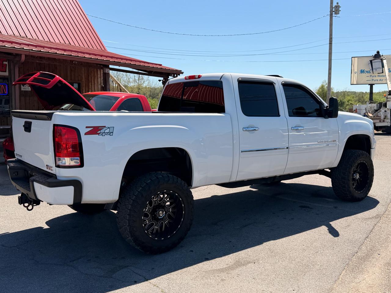 GMC Sierra 2500HD 4WD Crew Cab 153.7" Denali 2013