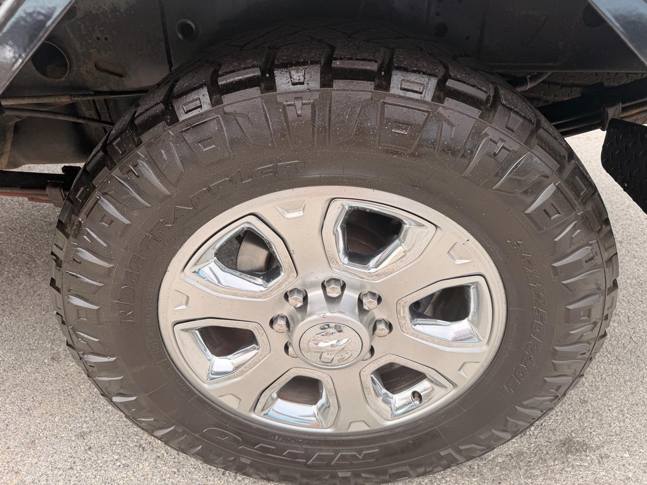 RAM 3500 Laramie 4x4 Crew Cab 8' Box 2017