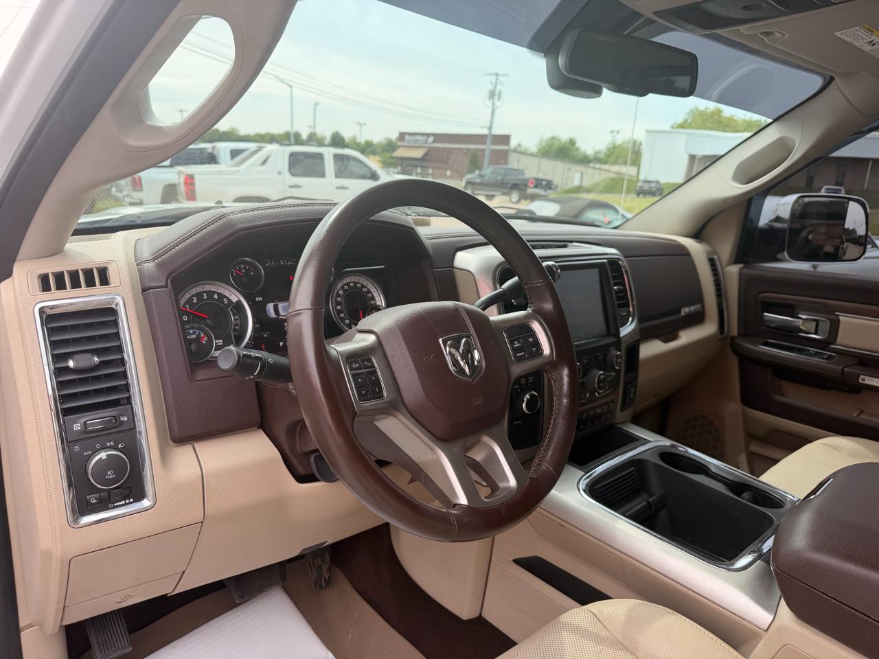 RAM 3500 Laramie 4x4 Crew Cab 8' Box 2017