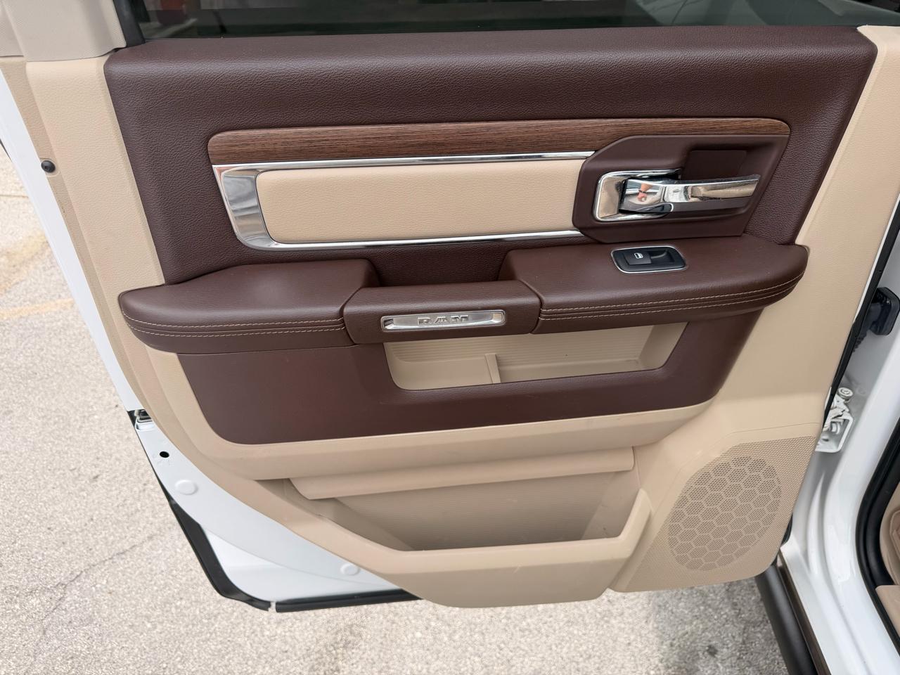 RAM 3500 Laramie 4x4 Crew Cab 8' Box 2017