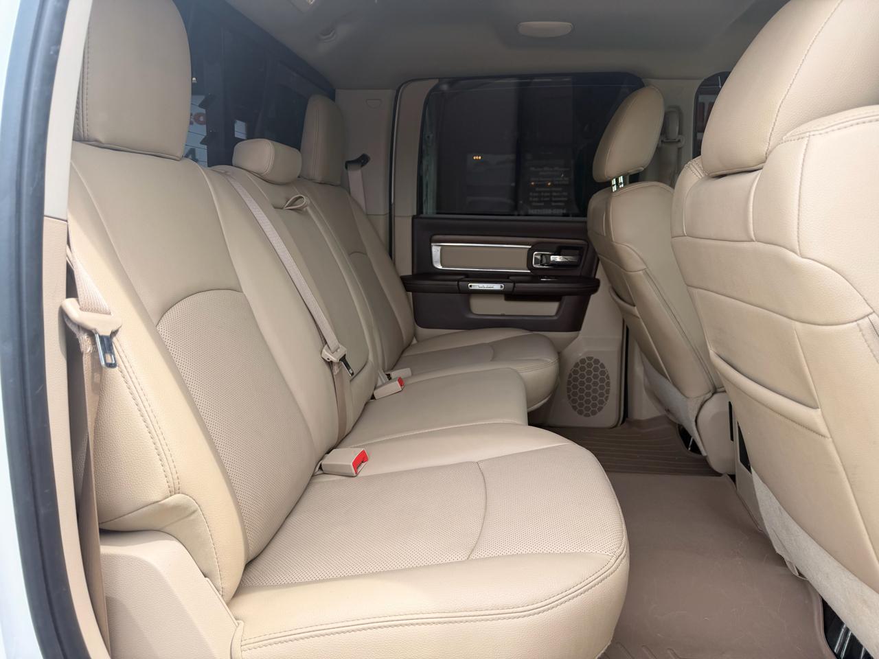 RAM 3500 Laramie 4x4 Crew Cab 8' Box 2017