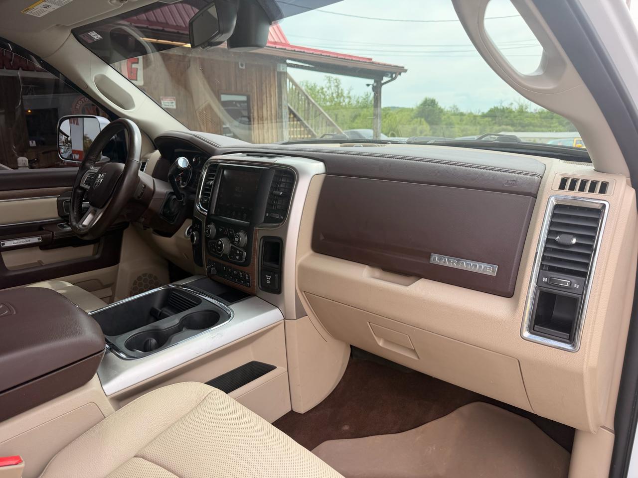 RAM 3500 Laramie 4x4 Crew Cab 8' Box 2017