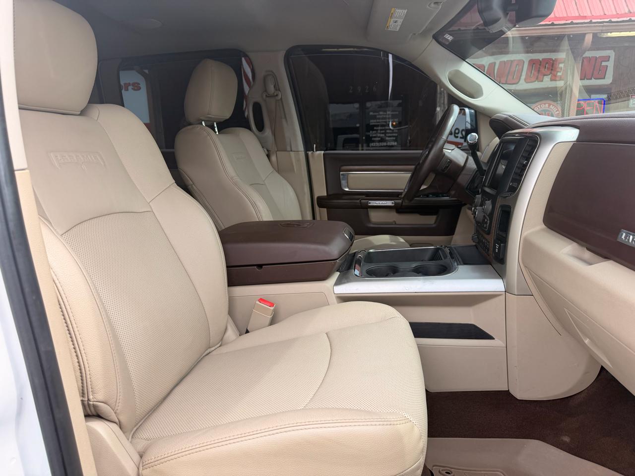 RAM 3500 Laramie 4x4 Crew Cab 8' Box 2017