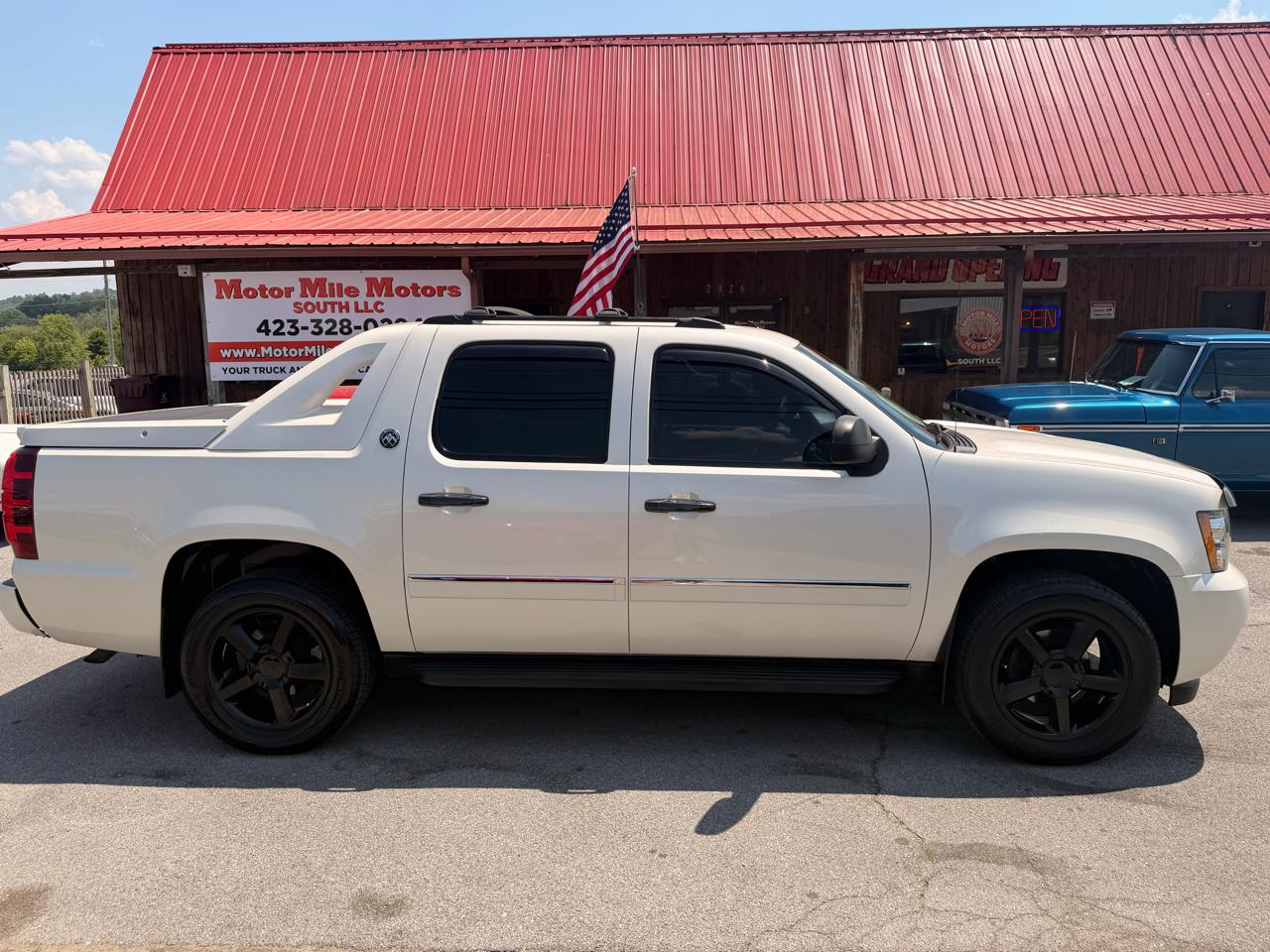 Chevrolet Avalanche Black Diamond LTZ 4D SUV 4WD 2013