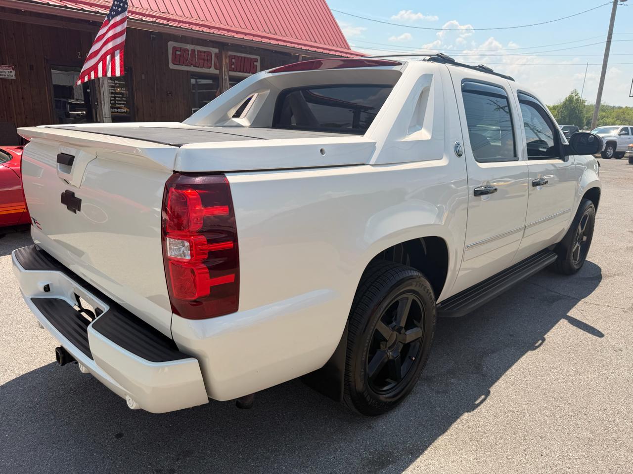 Chevrolet Avalanche Black Diamond LTZ 4D SUV 4WD 2013