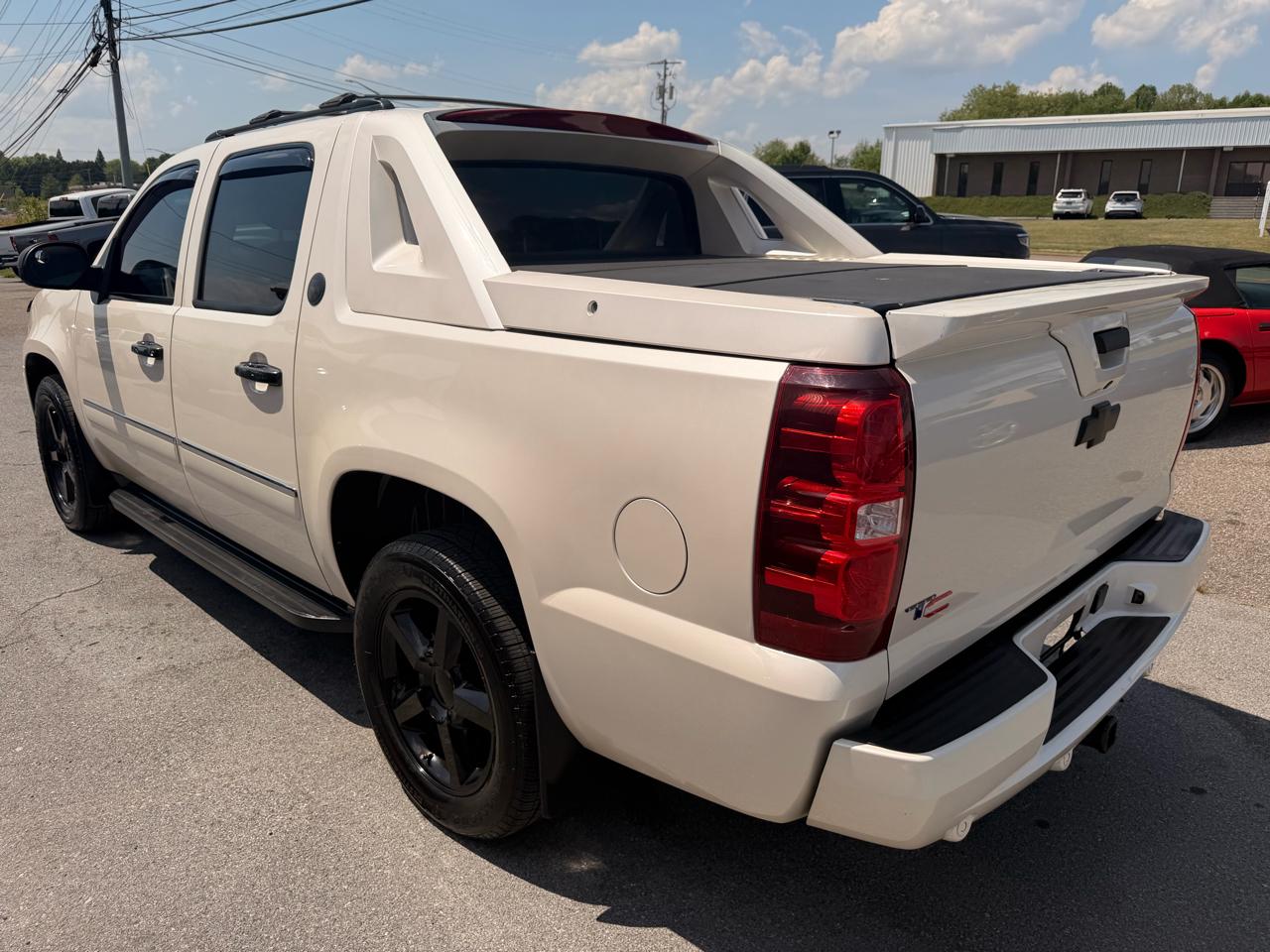 Chevrolet Avalanche Black Diamond LTZ 4D SUV 4WD 2013