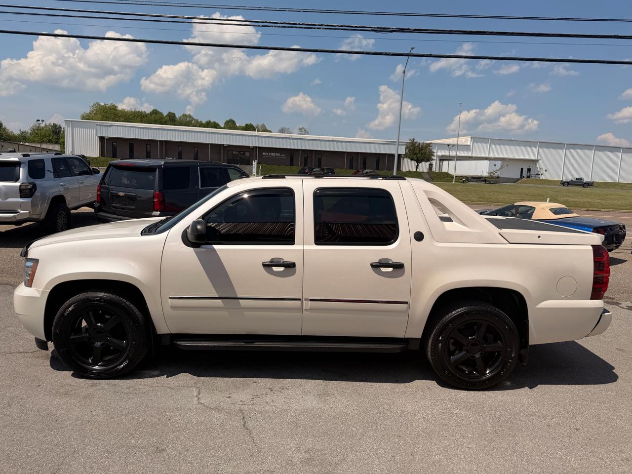 Chevrolet Avalanche Black Diamond LTZ 4D SUV 4WD 2013