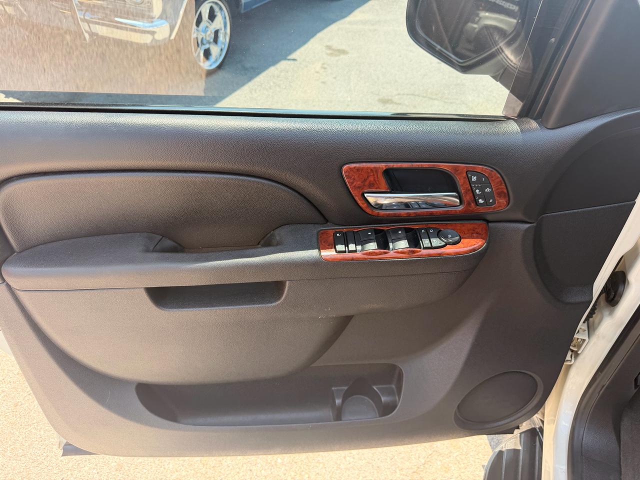 Chevrolet Avalanche Black Diamond LTZ 4D SUV 4WD 2013