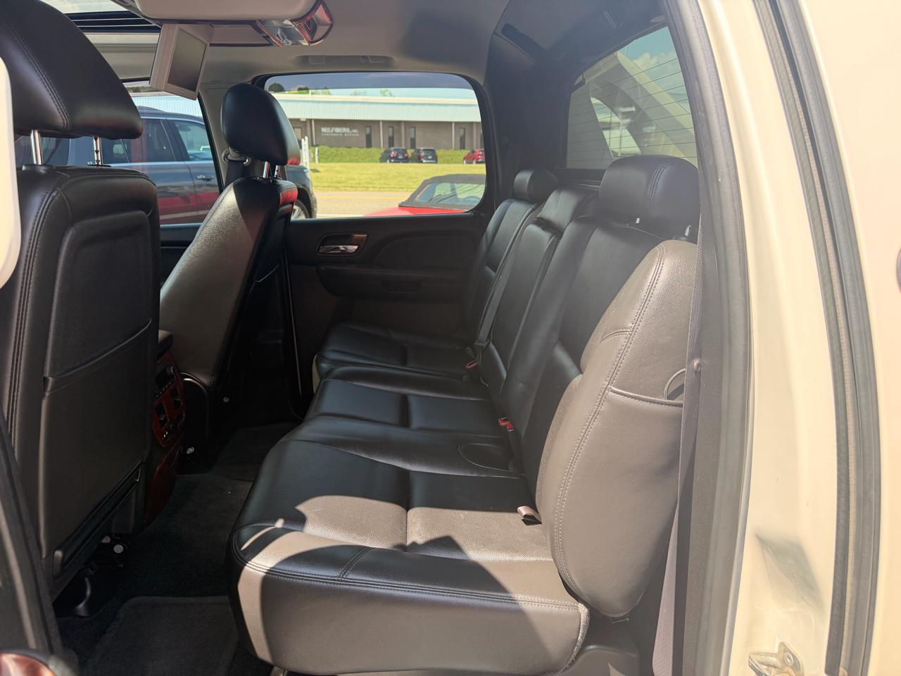 Chevrolet Avalanche Black Diamond LTZ 4D SUV 4WD 2013