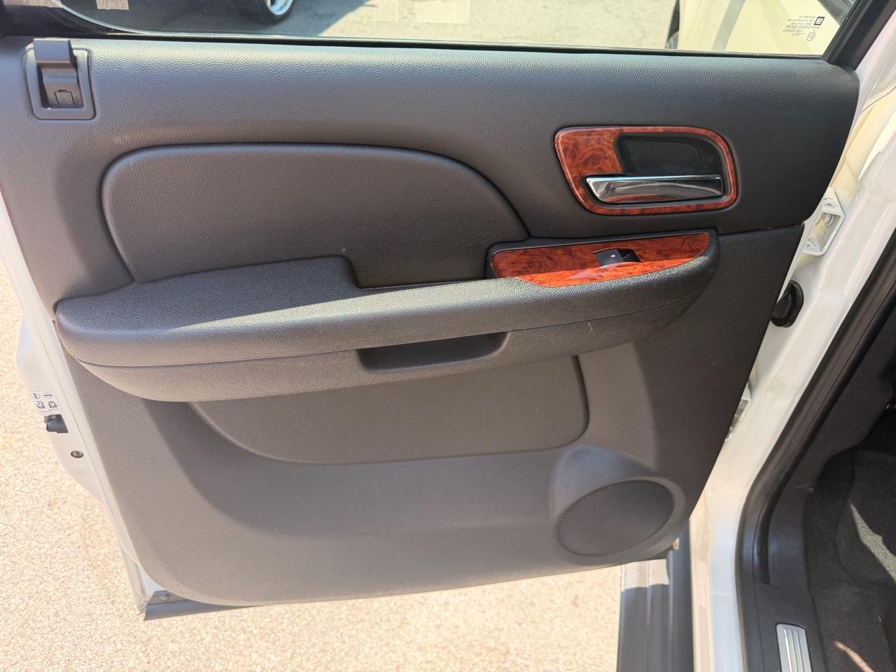 Chevrolet Avalanche Black Diamond LTZ 4D SUV 4WD 2013