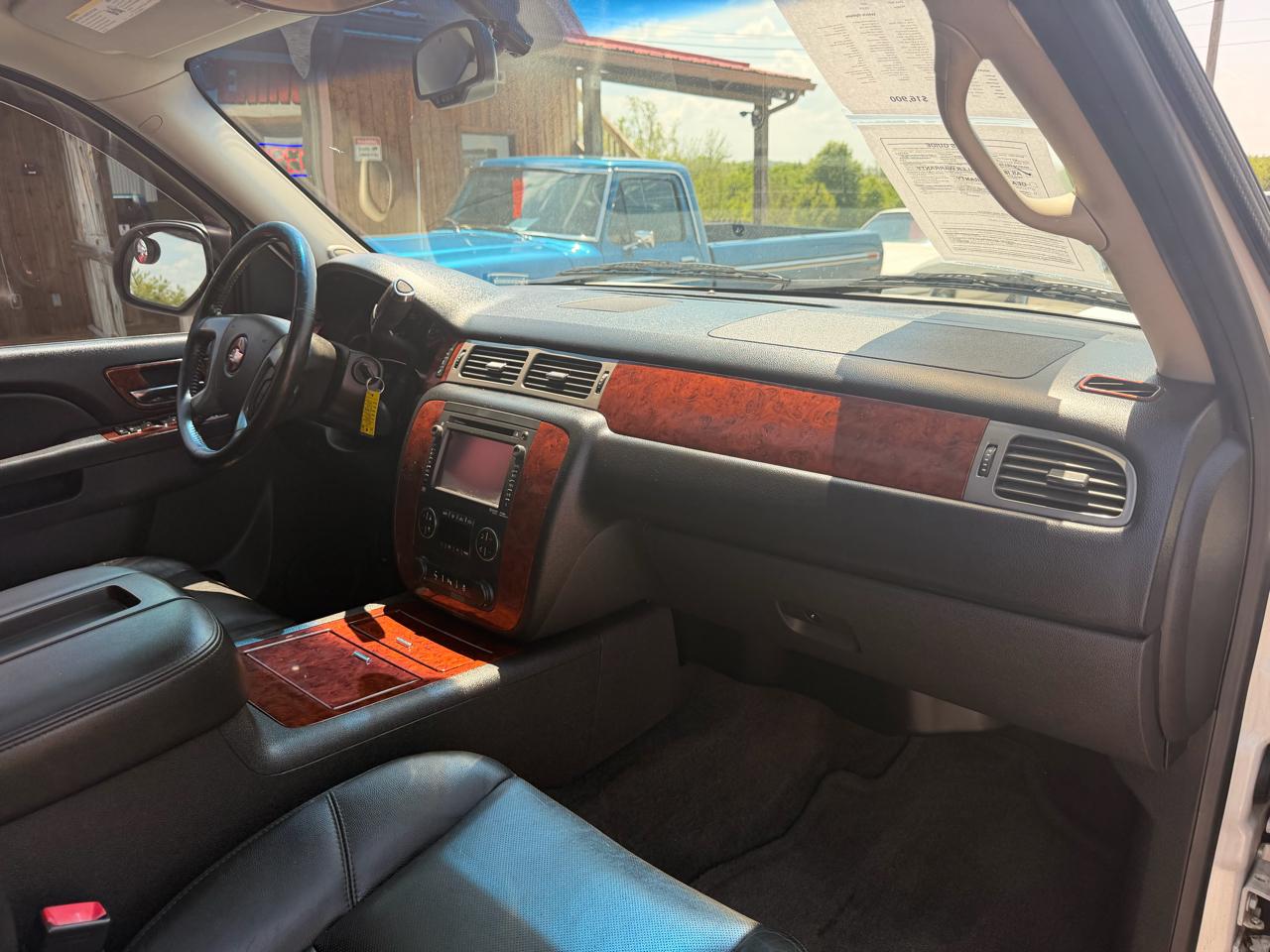 Chevrolet Avalanche Black Diamond LTZ 4D SUV 4WD 2013