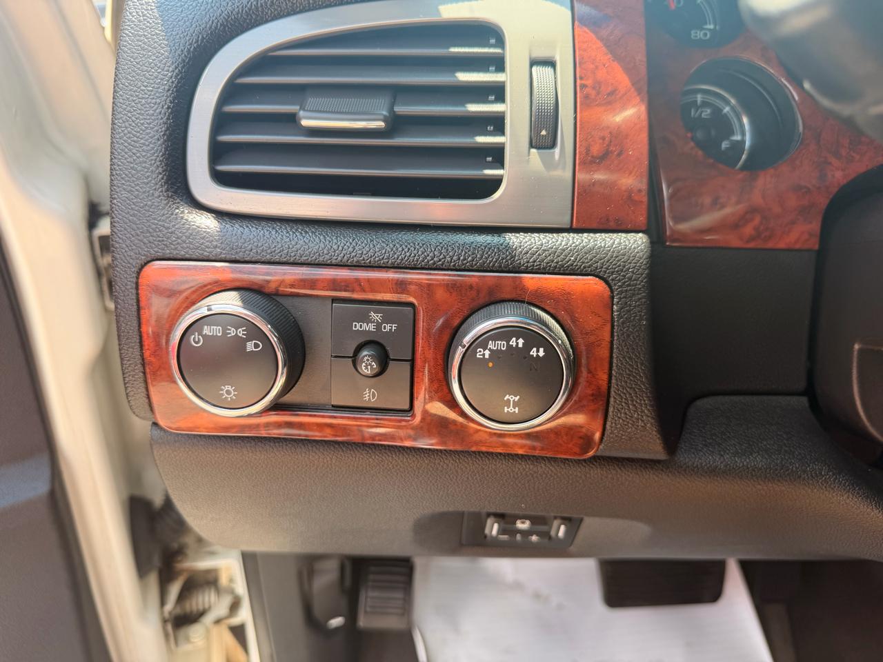 Chevrolet Avalanche Black Diamond LTZ 4D SUV 4WD 2013