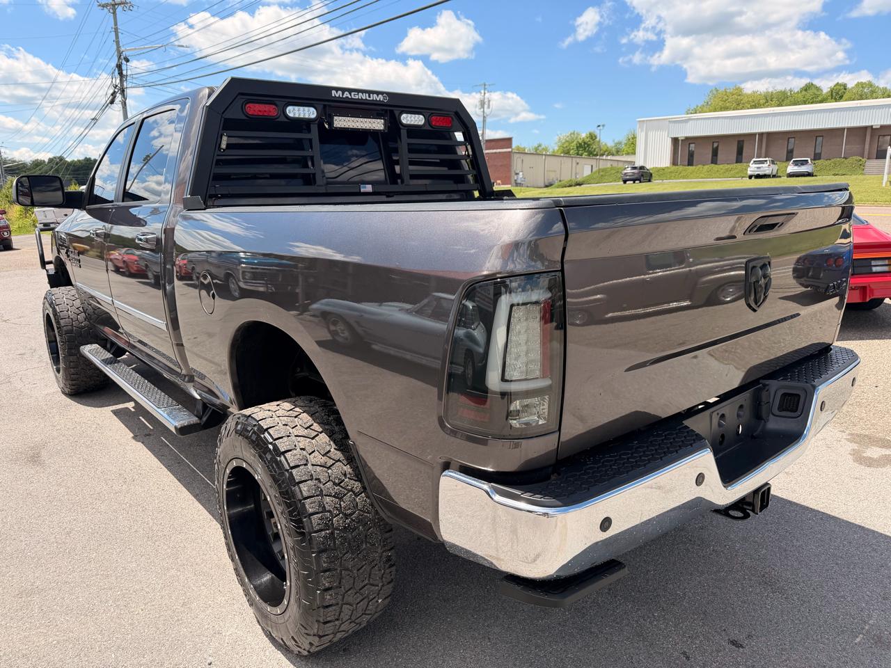 RAM 2500 Big Horn 4x4 Crew Cab 6'4" Box 2017
