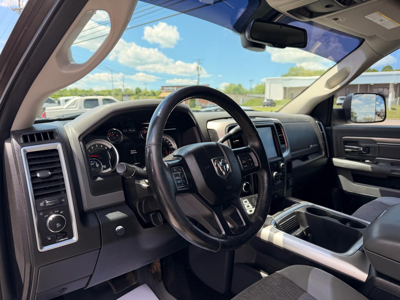 RAM 2500 Big Horn 4x4 Crew Cab 6'4" Box 2017