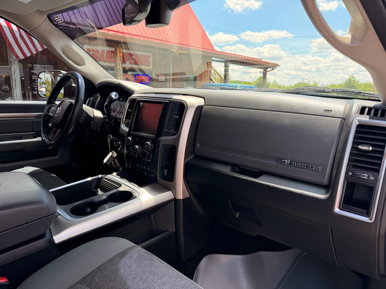 RAM 2500 Big Horn 4x4 Crew Cab 6'4" Box 2017